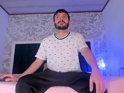 VynnyBlacke  online show from February 19, 5:15 am