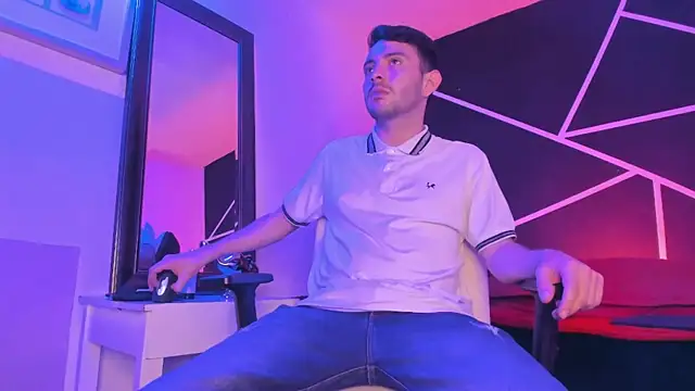 Snapshot of VynnyBlacke_ chatting on October 24, 8:41 pm VynnyBlacke online show from October 24, 8:41 pm