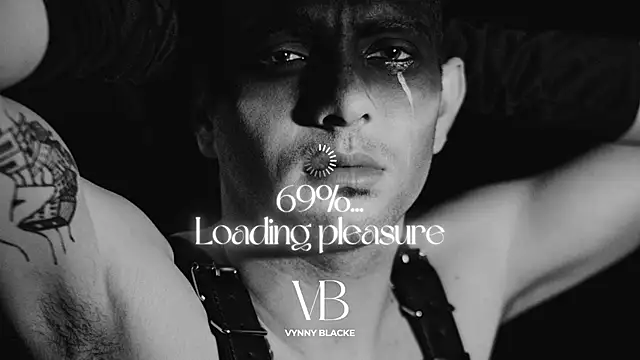 Snapshot of VynnyBlacke_ chatting on November 28, 10:43 pm VynnyBlacke online show from November 28, 10:43 pm