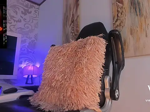 VynnyBlacke  online show from February 12, 4:23 am