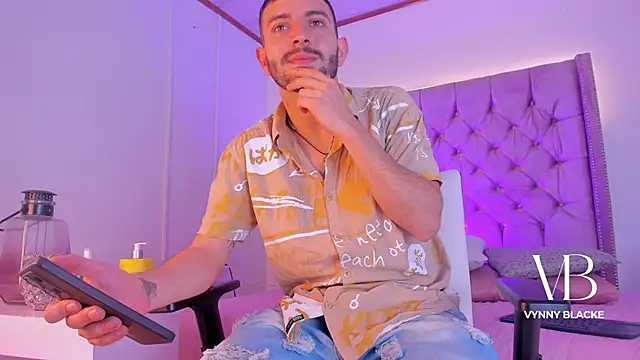 Snapshot of VynnyBlacke_ chatting on November 3, 8:34 pm VynnyBlacke online show from November 3, 8:34 pm