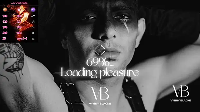 Snapshot of VynnyBlacke_ chatting on October 27, 8:43 pm VynnyBlacke online show from October 27, 8:43 pm