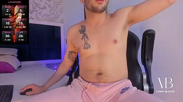 VynnyBlacke  online show from March 3, 4:19 am