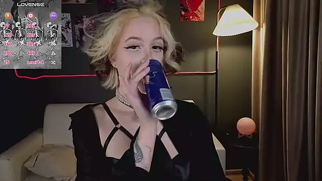 luna son online show from April 8, 10:22 pm