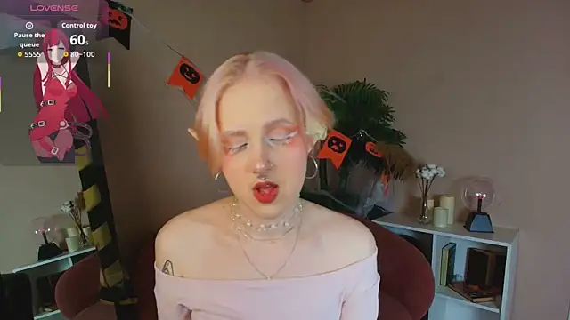 luna son online show from November 1, 9:52 pm