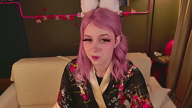 luna son online show from February 18, 9:55 pm