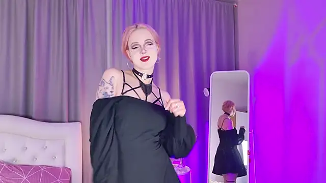 luna son online show from November 15, 9:08 pm