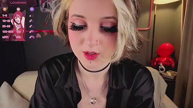 luna son online show from February 22, 9:49 pm