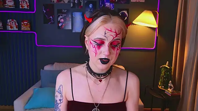 luna son online show from December 22, 9:37 pm