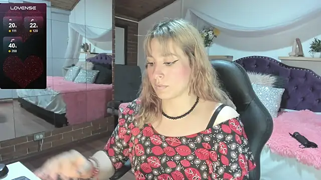 sophialyh 1 online show from October 31, 1:52 pm