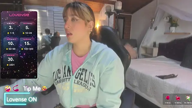sophialyh 1 online show from May 12, 2:12 pm