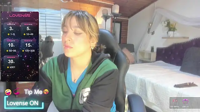sophialyh 1 online show from May 13, 1:07 pm
