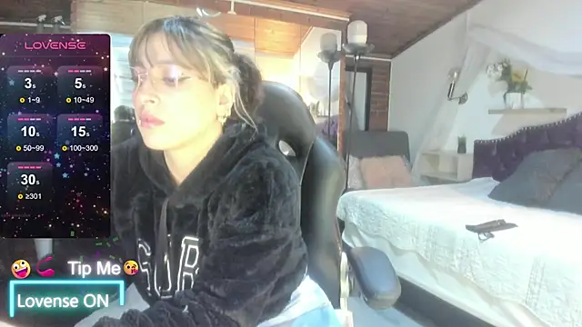 sophialyh 1 online show from May 7, 1:03 pm