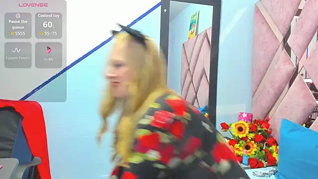 Snapshot of AliceCat_01 chatting on October 14, 11:58 pm AliceCat 01 online show from October 14, 11:58 pm