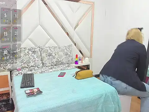 AliceCat 01 online show from December 14, 2:07 am