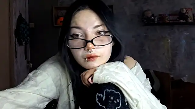 Beeping Creature online show from December 3, 7:30 am