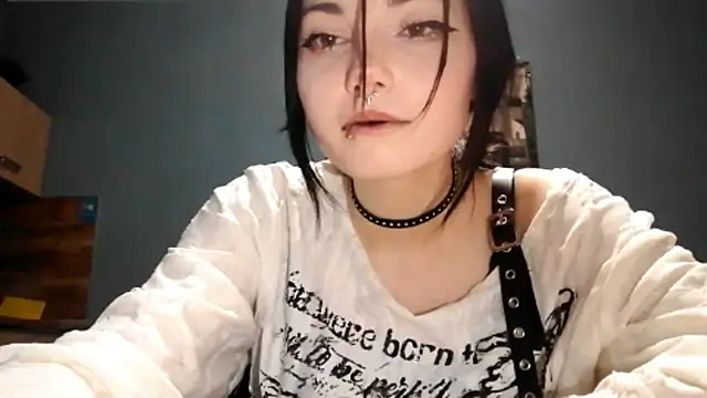 Snapshot of Beeping_Creature chatting on October 3, 4:19 pm Beeping Creature online show from October 3, 4:19 pm