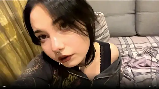 Snapshot of Beeping_Creature chatting on September 28, 11:12 pm Beeping Creature online show from September 28, 11:12 pm