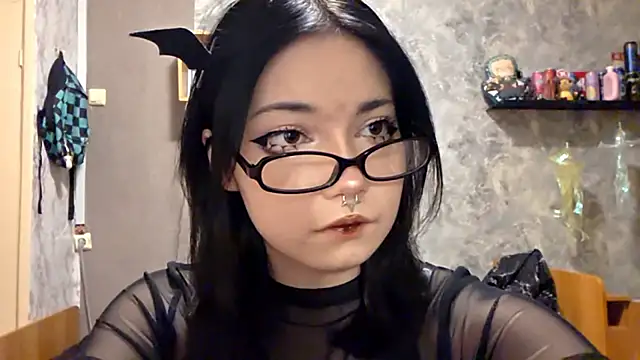 Beeping Creature online show from November 17, 4:00 pm