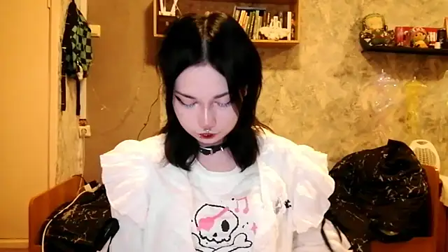 Beeping Creature online show from October 22, 5:45 pm