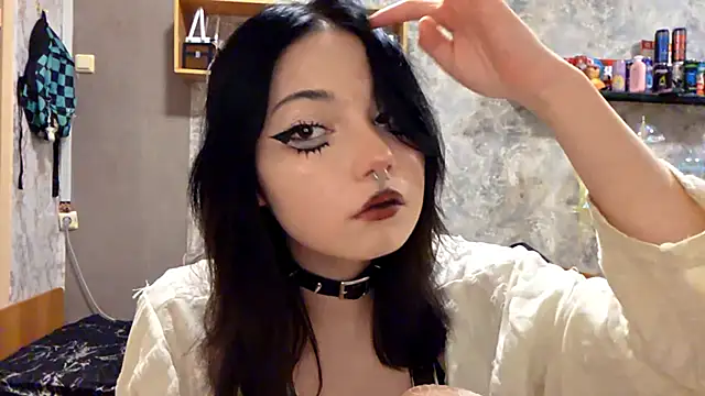 Beeping Creature online show from November 6, 4:44 pm