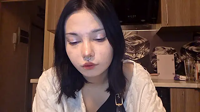 Snapshot of Beeping_Creature chatting on January 18, 1:03 pm Beeping Creature online show from January 18, 1:03 pm