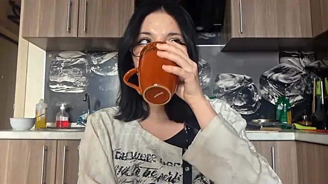 Snapshot of Beeping_Creature chatting on February 5, 7:04 am Beeping Creature online show from February 5, 7:04 am