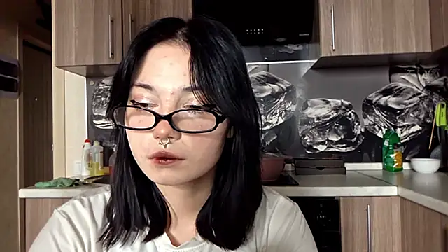 Snapshot of Beeping_Creature chatting on February 24, 11:44 am Beeping Creature online show from February 24, 11:44 am