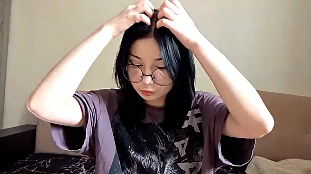 Beeping Creature online show from April 5, 8:43 am