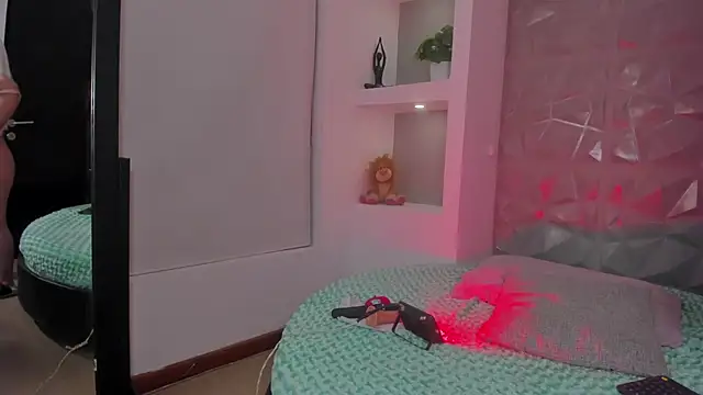 Snapshot of Maya_Rivers chatting on October 22, 6:24 am Maya Rivers online show from October 22, 6:24 am