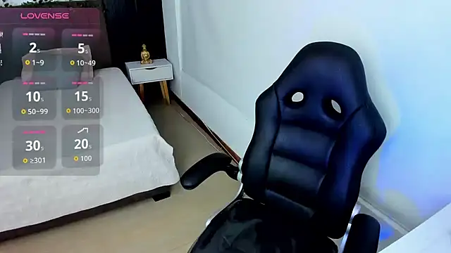 Snapshot of Maya_Rivers chatting on December 2, 6:15 am Maya Rivers online show from December 2, 6:15 am