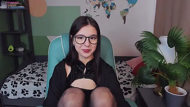 Snapshot of Azaliya_Haze chatting on November 14, 10:19 am Azaliya Haze online show from November 14, 10:19 am