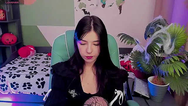 Snapshot of Azaliya_Haze chatting on October 22, 5:18 am Azaliya Haze online show from October 22, 5:18 am