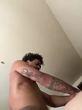 thefreakscomeoutatnight online show from October 22, 9:35 pm