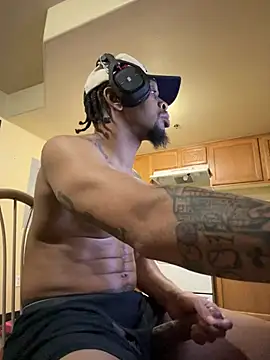 thefreakscomeoutatnight online show from February 14, 8:25 am