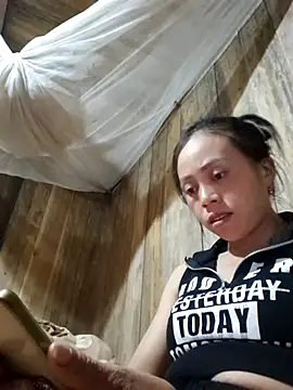 Snapshot of Tuyet_xx chatting on October 19, 1:36 pm Tuyet xx online show from October 19, 1:36 pm