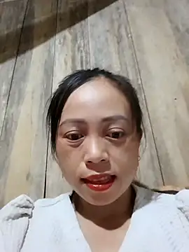 Snapshot of Tuyet_xx chatting on October 18, 10:23 pm Tuyet xx online show from October 18, 10:23 pm