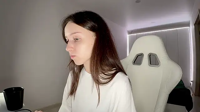 Snapshot of monnymoon chatting on October 30, 9:51 am monnymoon online show from October 30, 9:51 am