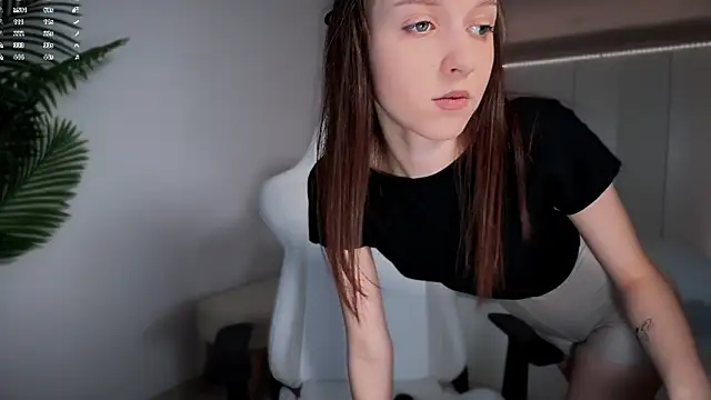 Snapshot of monnymoon chatting on November 5, 5:10 am monnymoon online show from November 5, 5:10 am