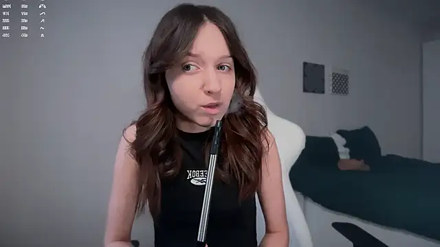 Snapshot of monnymoon chatting on November 11, 8:20 am monnymoon online show from November 11, 8:20 am