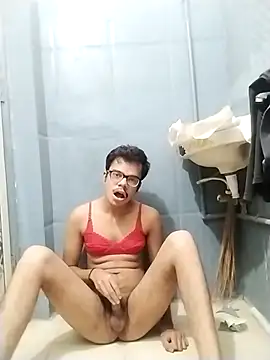 Snapshot of sexybobby13 chatting on November 18, 8:50 am sexybobby13 online show from November 18, 8:50 am