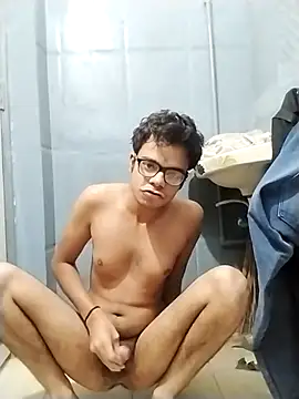 Snapshot of sexybobby13 chatting on November 27, 12:05 pm sexybobby13 online show from November 27, 12:05 pm