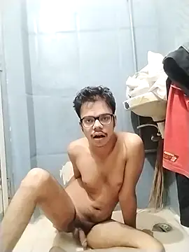 Snapshot of sexybobby13 chatting on November 7, 8:41 am sexybobby13 online show from November 7, 8:41 am