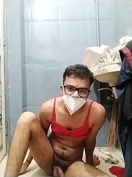 Snapshot of sexybobby13 chatting on September 29, 9:49 am sexybobby13 online show from September 29, 9:49 am