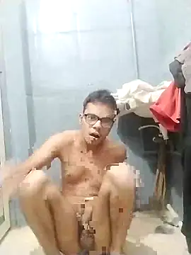 Snapshot of sexybobby13 chatting on December 15, 10:21 am sexybobby13 online show from December 15, 10:21 am