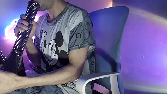 highinhtxx online show from May 9, 1:36 pm