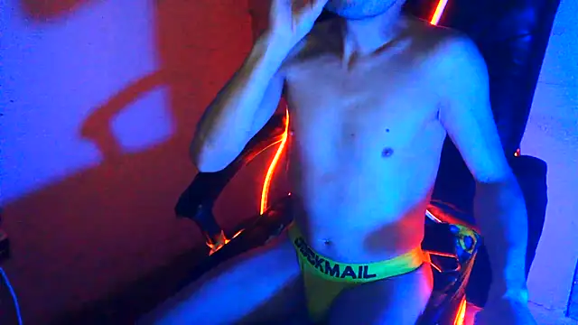 highinhtxx online show from February 15, 6:14 am