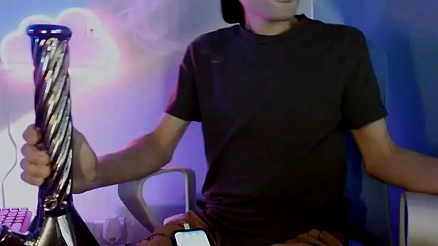 highinhtxx online show from June 28, 12:06 am