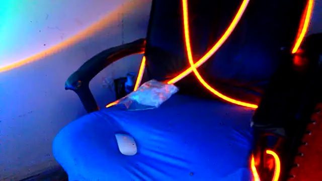 highinhtxx online show from February 22, 10:06 am