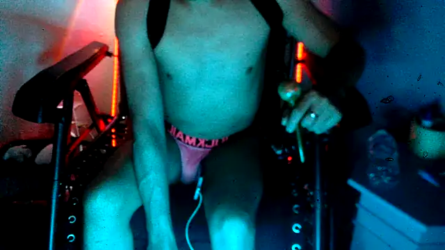 highinhtxx online show from March 11, 2:05 am